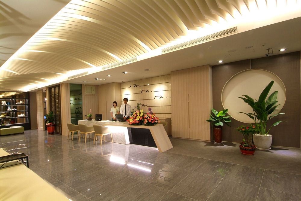 Kiwi Express Hotel - Kaohsiung Station Exterior photo
