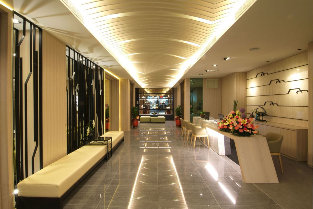 Kiwi Express Hotel - Kaohsiung Station Exterior photo