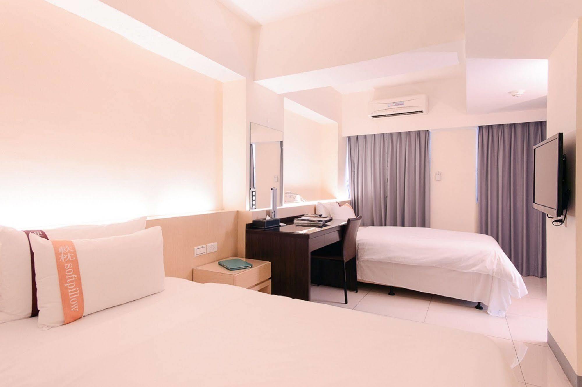 Kiwi Express Hotel - Kaohsiung Station Exterior photo
