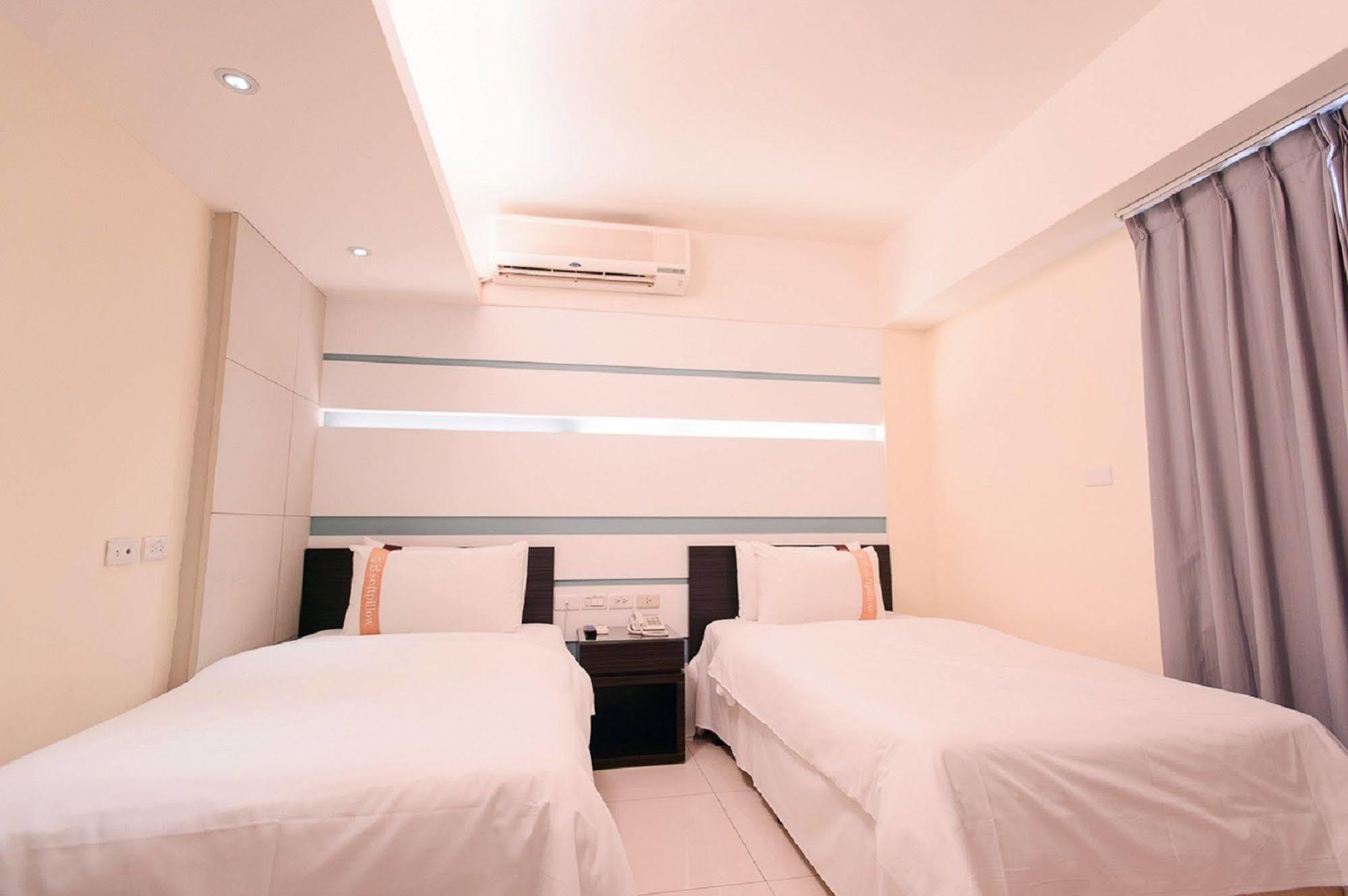 Kiwi Express Hotel - Kaohsiung Station Exterior photo