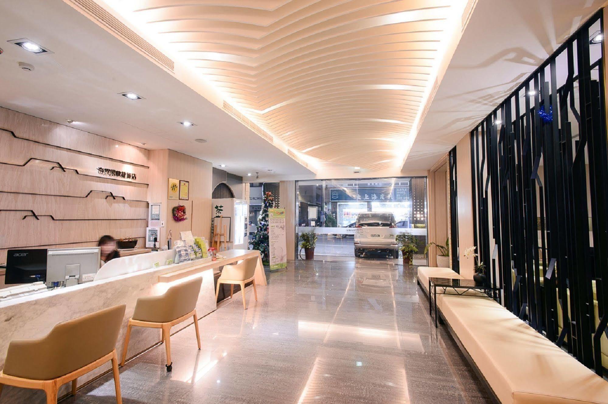 Kiwi Express Hotel - Kaohsiung Station Exterior photo
