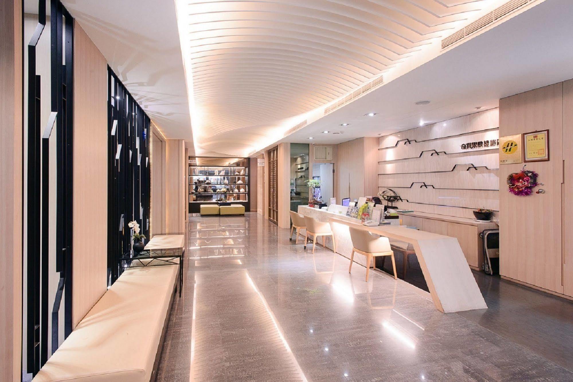 Kiwi Express Hotel - Kaohsiung Station Exterior photo